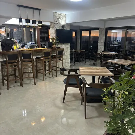 Hotel Palates Dhrousha
