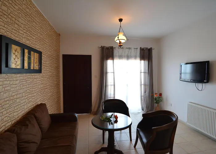 Hotell Palates Dhrousha