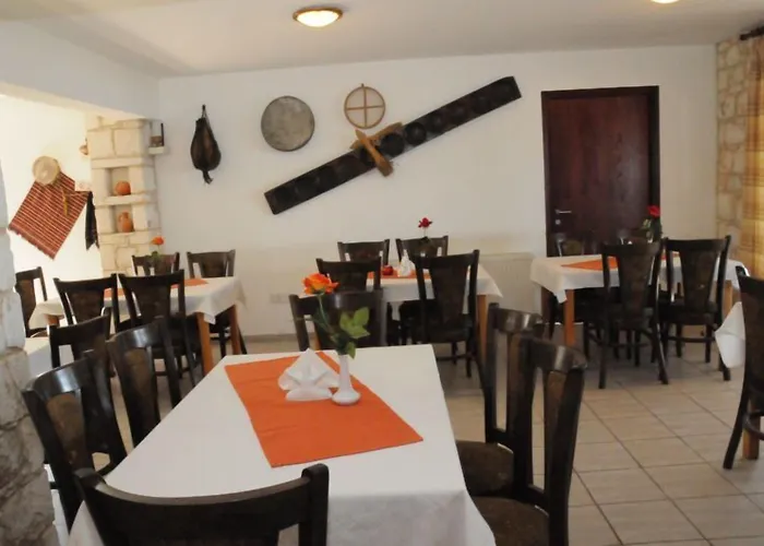 Hotell Palates Dhrousha